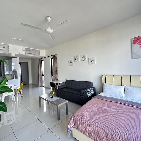 Beacon Exec Suites# Msg Chair#Disney Hotstar George Town  Kültér fotó